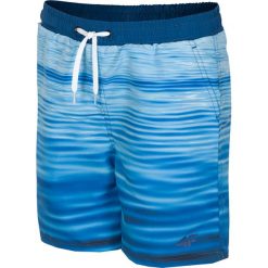 Spodenki plażowe dla dużych chłopców JMAJM210 - niebieski. Kąpielówki chłopięce marki 4F. Za 59.99 zł.