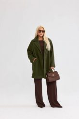 Damski płaszcz Isabella z tkaniny bukla w kolorze oliwkowym - elegancja i komfort PLUS SIZE XXL OVERSIZE JESIEŃ. Zielone płaszcze damskie Moda Size Plus Iwanek, na jesień, l, bez wzorów, z poliesteru, bez kaptura. Za 559.90 zł.