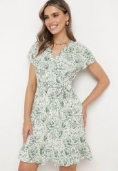Zielona Krótka Sukienka z Paskiem i Gumką w Pasie i Kopertowym Dekoltem Starice. Zielone sukienki damskie Born2be, bez wzorów, eleganckie, bez ramiączek. Za 79.99 zł.