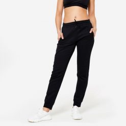 Spodnie dresowe damskie Domyos Gym & Pilates slim. Czarne spodnie dresowe damskie DOMYOS, xl, bez wzorów, z dresówki. Za 89.99 zł.