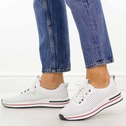 Białe ażurowe skórzane półbuty damskie S.Barski 7072. Białe półbuty damskie S.BARSKI, na lato, w ażurowe wzory, z jeansu, z okrągłym noskiem, bez obcasa, na płaskiej podeszwie, bez zapięcia. Za 249.00 zł.