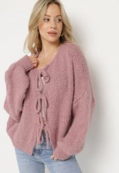 Różowy Kardigan Oversize z Wełną Zdobiony Kokardkami Eleathalie. Czerwone kardigany damskie Born2be, z aplikacjami, z jeansu. Za 139.99 zł.