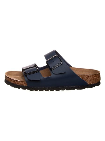 Birkenstock Klapki "Arizona" w kolorze granatowym rozmiar: 37. Niebieskie klapki damskie Birkenstock, bez wzorów, z otwartym noskiem, bez obcasa, bez zapięcia. Za 259.95 zł.