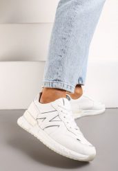 Białe Sznurowane Sneakersy na Płaskiej Podeszwie z Metalicznym Wykończeniem Vivamarie. Białe obuwie sportowe damskie Born2be, z materiału, bez zapięcia. Za 99.99 zł.