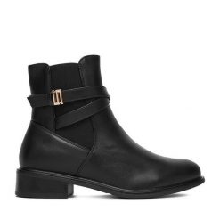 Botki DeeZee. Czarne botki damskie DeeZee, bez obcasa, na płaskiej podeszwie, bez zapięcia. Za 179.99 zł.