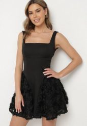 Czarna Sukienka Rozkloszowana z Wiązaniem i Koronką z Różami Pandiva. Czarne sukienki damskie Born2be, z aplikacjami, z koronki, bez ramiączek. Za 229.99 zł.