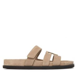 Klapki Tory Burch. Brązowe klapki damskie Tory Burch, bez wzorów, bez obcasa, bez zapięcia. Za 1,659.00 zł.