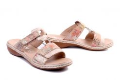 RIEKER 659X6-90 pink, klapki damskie. Czerwone klapki damskie Rieker, bez wzorów, bez obcasa, bez zapięcia. Za 255.92 zł.