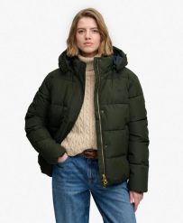 Superdry Pikowana kurtka z kapturem Premium, ocieplana – Surplus Goods Olive. Zielone kurtki damskie Superdry, uniwersalny, bez wzorów, z materiału, z kapturem. Za 625.50 zł.