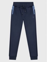 Guess Spodnie dresowe L3RQ15 JR06W Niebieski Relaxed Fit. Niebieskie spodnie dresowe chłopięce Guess, z dresówki. Za 139.99 zł.