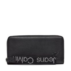 Portfel Calvin Klein. Czarne portfele damskie Calvin Klein, bez wzorów. Za 159.99 zł.