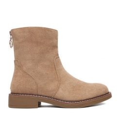 Botki Clara Barson. Brązowe botki damskie Clara Barson, bez obcasa, na płaskiej podeszwie, bez zapięcia. Za 149.99 zł.