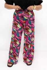 Różowe spodnie Marisa w owocowy wzór | Prosta nogawka | Rayon z bawełną | PLUS SIZE OVERSIZE LATO. Czerwone spodnie materiałowe damskie Moda Size Plus Iwanek, bez wzorów, z bawełny, krótkie. Za 169.90 zł.