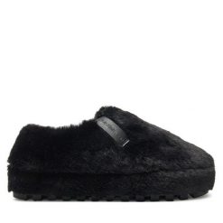 Kapcie Calvin Klein Jeans. Czarne kapcie damskie Calvin Klein Jeans, z jeansu. Za 289.99 zł.