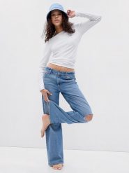 GAP Koszulka w kolorze białym rozmiar: M. Białe bluzki damskie GAP, m, bez wzorów, bez kołnierzyka, bez ramiączek. Za 79.03 zł.