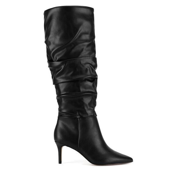 Kozaki Nine West. Czarne kozaki damskie Nine West, bez obcasa, na szpilce, bez zapięcia. Za 279.99 zł.