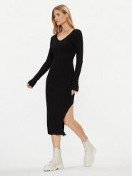 ONLY Sukienka dzianinowa 15302348 Czarny Regular Fit. Czarne sukienki damskie Only, bez wzorów, z dzianiny, bez ramiączek. Za 99.99 zł.