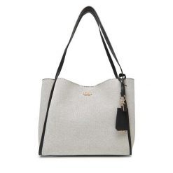 Torebka Guess. Brązowe torebki klasyczne damskie Guess, bez dodatków. Za 429.99 zł.