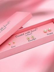 Created with Love 3-częściowy zestaw kolczyków-wkrętek "Charm" z cyrkoniami rozmiar: onesize. Białe kolczyki damskie Created with Love, z cyrkonią, z mosiądzu. Za 56.99 zł.