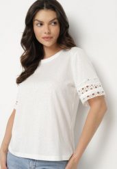 Biały T-shirt z Bawełny Ozdobiony Ażurowym Wzorem Valreia. Białe t-shirty damskie Born2be, m, z aplikacjami, z bawełny, bez kołnierzyka. Za 59.99 zł.