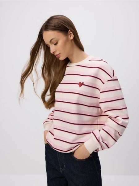 Bluza z drobnym haftem - pastelowy róż. Czerwone bluzy damskie Reserved, l, bez wzorów, z bawełny, bez kaptura. W wyprzedaży za 49.99 zł.