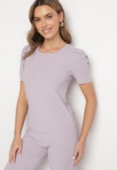 Jasnofioletowy Prążkowany T-shirt z Zakładkami przy Rękawach Kolanovia. Fioletowe t-shirty damskie Born2be, l, bez wzorów, z jeansu, bez kołnierzyka. Za 34.99 zł.