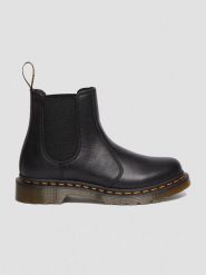 Dr. Martens Skórzane botki w kolorze czarnym rozmiar: 36. Czarne obuwie sportowe casual damskie Dr Martens, ze skóry, bez zapięcia. Za 558.11 zł.