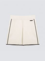 Szorty damskie z wiskozy z kontrastowym wykoŅczeniem białe Mickas 100. Białe spodenki sportowe damskie Big Star, na lato, l, bez wzorów, z dzianiny. Za 119.99 zł.