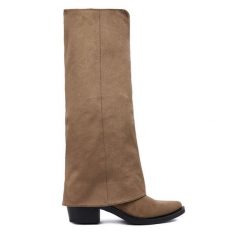 Kozaki DeeZee. Brązowe kozaki damskie DeeZee, bez obcasa, na płaskiej podeszwie, bez zapięcia. Za 229.99 zł.