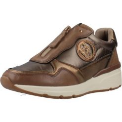 Buty CARMELA 16183004C Brązowy. Brązowe obuwie trekkingowe damskie Carmela, ze skóry, bez zapięcia. W wyprzedaży za 335.45 zł.