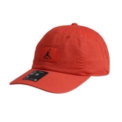 Czapka z daszkiem Air Jordan Jumpman Red Club Cap Czerwona FD5181-604. Czerwone czapki z daszkiem damskie Jordan, bez wzorów. Za 118.99 zł.