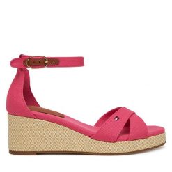 Sandały Tommy Hilfiger. Czerwone sandały damskie Tommy Hilfiger, bez wzorów, bez obcasa, na koturnie, bez zapięcia. Za 279.99 zł.