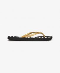 Superdry Klapki Code Core Sport z gumy - Czarny/Złoty metaliczny. Czarne klapki damskie Superdry, bez wzorów, z gumy, bez obcasa, bez zapięcia. Za 130.45 zł.