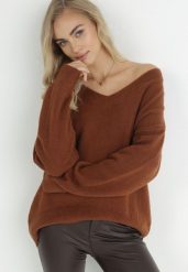 Brązowy Sweter z Wiskozy Oversize Yorate. Brązowe swetry klasyczne damskie Born2be, uniwersalny, z bawełny, bez kołnierzyka. Za 109.99 zł.