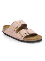 Birkenstock Skórzane klapki "Arizona Big Buckle" w kolorze jasnoróżowym rozmiar: 36. Różowe klapki damskie Birkenstock, bez wzorów, z nubiku, z otwartym noskiem, bez obcasa, bez zapięcia. Za 503.95 zł.