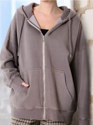 Bluza z kapturem z efektem sprania - brązowy. Brązowe bluzy damskie Sinsay, l, bez wzorów, z kapturem. W wyprzedaży za 33.99 zł.