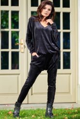 Czarna Wygodna Welurowa Bluza z Dekoltem w Szpic. Czarne bluzy damskie Awama, uniwersalny, bez wzorów, z materiału, bez kaptura. Za 182.90 zł.