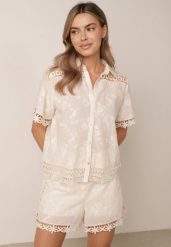 Beżowy Bawełniany Komplet w Stylu Boho Koszula i Szorty z Haftem Lephine. Brązowe koszule damskie Born2be, na lato, l, w ażurowe wzory, z bawełny, boho, bez kołnierzyka, bez ramiączek. Za 219.99 zł.