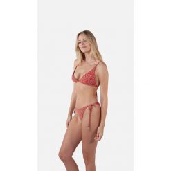 Figi do kostiumów kąpielowych dla kobiet Barts Anangu Cheeky Tanga. Czerwone bikini Barts, bez wzorów. Za 178.50 zł.