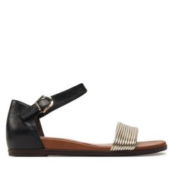 Sandały Tamaris. Czarne sandały damskie Tamaris, bez wzorów, bez obcasa, na płaskiej podeszwie, bez zapięcia. Za 259.99 zł.