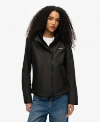 Superdry Kurtka Wiatrówka Górska z Kapturem Czarna. Czarne kurtki damskie Superdry, bez wzorów, z kapturem. Za 438.85 zł.