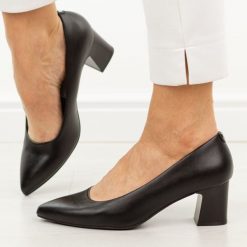 Czarne czółenka damskie na obcasie Sergio Leone Pb413. Czarne czółenka damskie Sergio Leone, bez wzorów, ze skóry, bez obcasa, na obcasie. Za 169.00 zł.