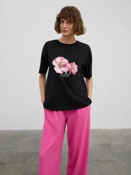 BGN Koszulka w kolorze czarnym rozmiar: 38. Czarne koszulki damskie BGN, bez wzorów, bez kołnierzyka, bez ramiączek. Za 70.41 zł.