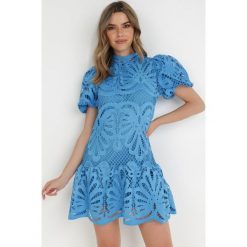 Niebieska Sukienka Cilleis. Niebieskie sukienki damskie Born2be, z aplikacjami, z koronki, eleganckie, bez ramiączek. Za 279.99 zł.