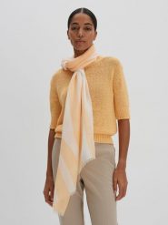 Someday Szal "Bailee" w kolorze brzoskwiniowym rozmiar: onesize. Pomarańczowe szaliki damskie someday., bez wzorów, z materiału. Za 52.99 zł.