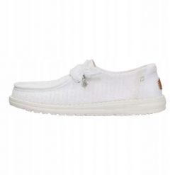 HeyDude Damskie Trampki Wendy Frayed Canvas. Białe mokasyny damskie Hey dude, bez wzorów, z materiału, bez zapięcia. Za 329.00 zł.