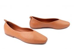 ARTIKER RELAKS 58C2610 brąz, baleriny damskie. Brązowe balerinki damskie Artiker Relaks, bez wzorów, ze skóry. Za 234.90 zł.