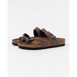 Klapki unisex Birkenstock 071061. Brązowe klapki damskie Birkenstock, bez wzorów, z materiału, bez obcasa, bez zapięcia. Za 683.00 zł.