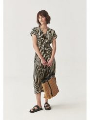 TATUUM Sukienka w kolorze kremowo-czarnym rozmiar: 46. Brązowe sukienki damskie TATUUM, bez wzorów, bez ramiączek. Za 189.74 zł.