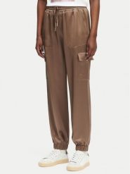 Guess Spodnie materiałowe W5GB08 WG7C0 Brązowy Slim Fit. Brązowe spodnie materiałowe damskie Guess, z aplikacjami, z materiału. Za 614.99 zł.
